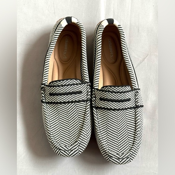zelaprox Shoes - Women’s Zelaprox Black‎ And White Shoes Size 7